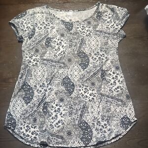 Piphany Black and White Floral Short Sleeve Top